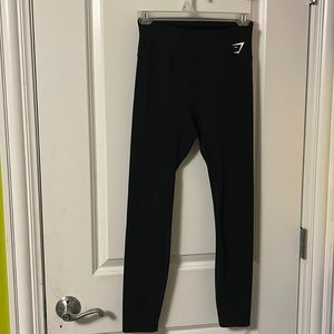 Black gym shark leggings.